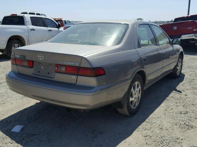 4T1BF28KXXU080852 - 1999 TOYOTA CAMRY LE GRAY photo 4