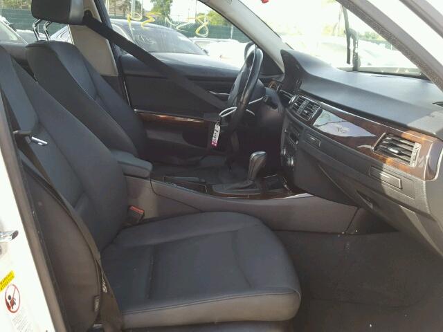 WBAPH77549NL82841 - 2009 BMW 328I WHITE photo 5
