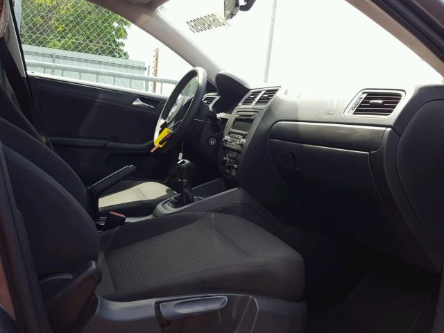 3VW1K7AJ0EM276890 - 2014 VOLKSWAGEN JETTA BASE 灰色 照片 5