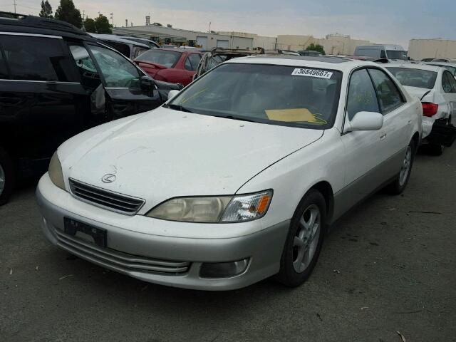 JT8BF28G4Y0282948 - 2000 LEXUS ES 300 WHITE photo 2