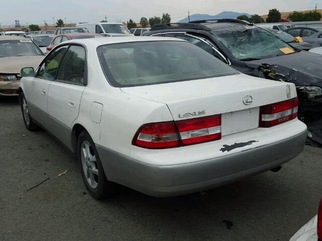 JT8BF28G4Y0282948 - 2000 LEXUS ES 300 WHITE photo 3