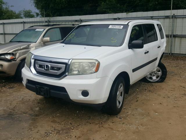 5FNYF4H23AB016744 - 2010 HONDA PILOT LX WHITE photo 2