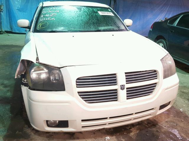 2D8GV58245H547103 - 2005 DODGE MAGNUM R/T WHITE photo 10