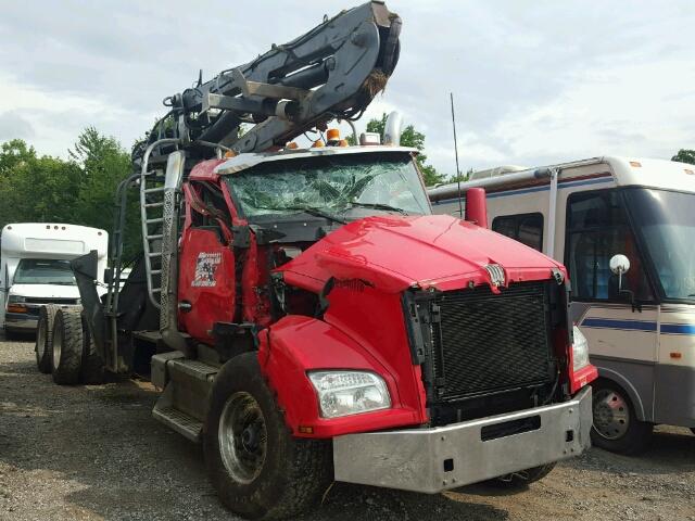 1NKZLP0XXFJ440118 - 2015 KENWORTH CONSTRUCTI RED photo 1