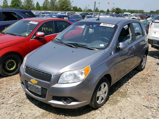 KL1TD66E59B663807 - 2009 CHEVROLET AVEO LS GRAY photo 2