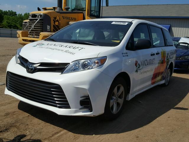 5TDZZ3DC5JS914908 - 2018 TOYOTA SIENNA BAS WHITE photo 2