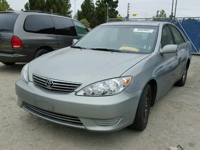 4T1BF30K65U602293 - 2005 TOYOTA CAMRY LE მწვანე ფოტო 2