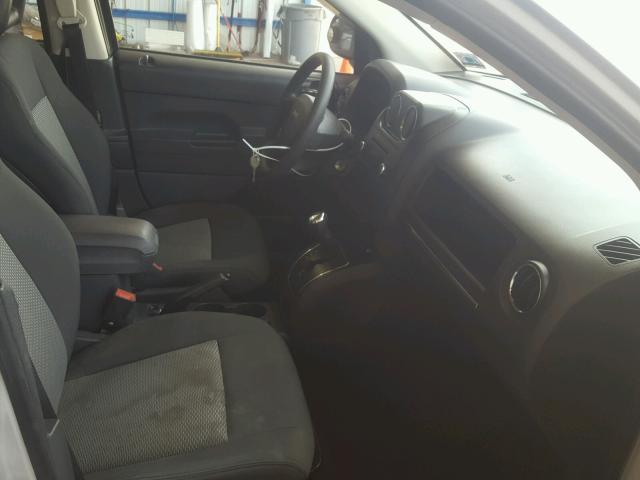 1J4FF47B39D105610 - 2009 JEEP COMPASS SP SILVER photo 5