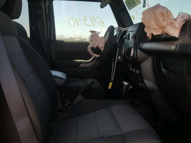 1J4BA3H15BL519688 - 2011 JEEP WRANGLER U GREEN photo 5