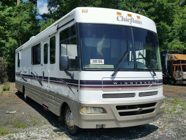 3FCNF53S3XJA32755 - 1999 WINNEBAGO CHIEFTAN WHITE photo 1