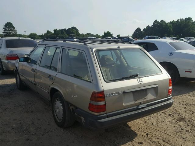 WDBEA90D8KF092726 - 1989 MERCEDES-BENZ 300 TE SILVER photo 3