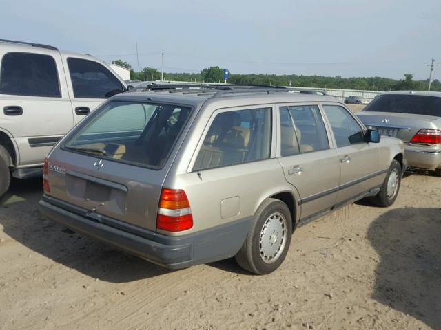 WDBEA90D8KF092726 - 1989 MERCEDES-BENZ 300 TE SILVER photo 4