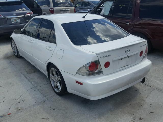 JTHBD192720051357 - 2002 LEXUS IS 300 WHITE photo 3