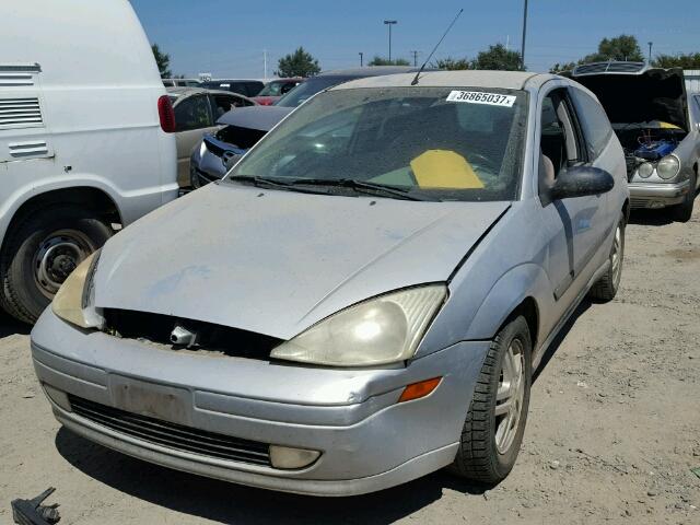 3FAFP31312R240635 - 2002 FORD FOCUS ZX3 SILVER photo 2