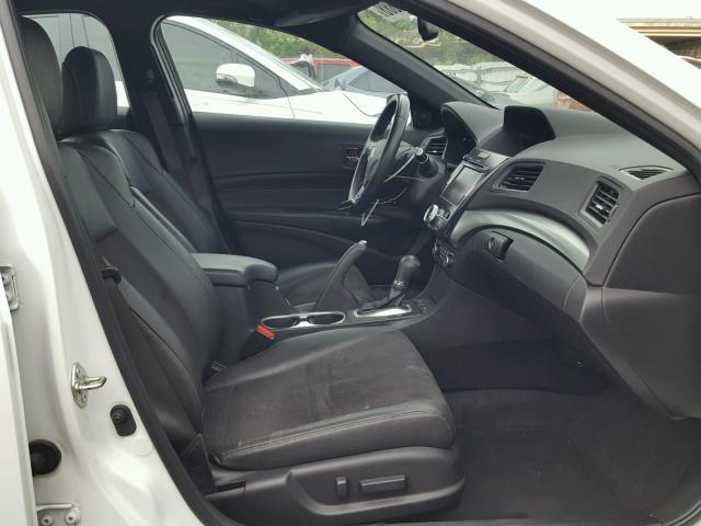 19UDE2F83GA012046 - 2016 ACURA ILX PREMIU WHITE photo 5