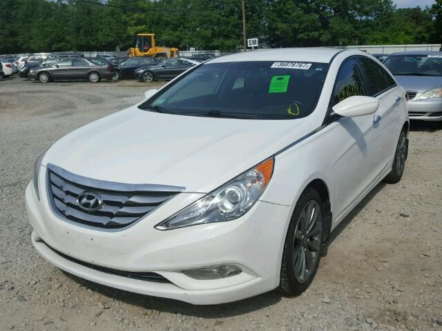 5NPEC4ACXDH525234 - 2013 HYUNDAI SONATA SE WHITE photo 2