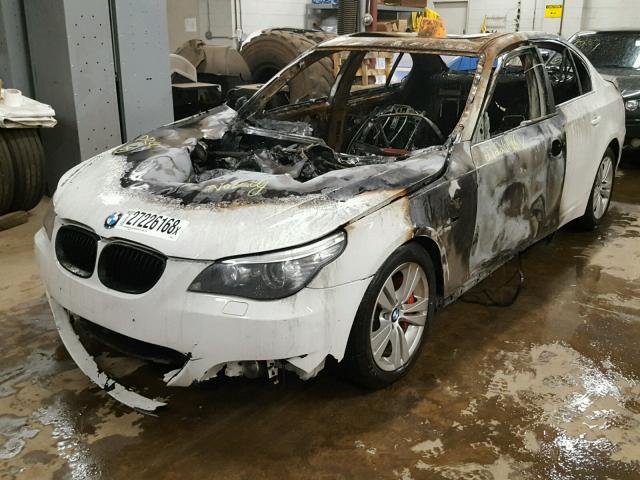 WBANV13549C151890 - 2009 BMW 528 XI WHITE photo 2