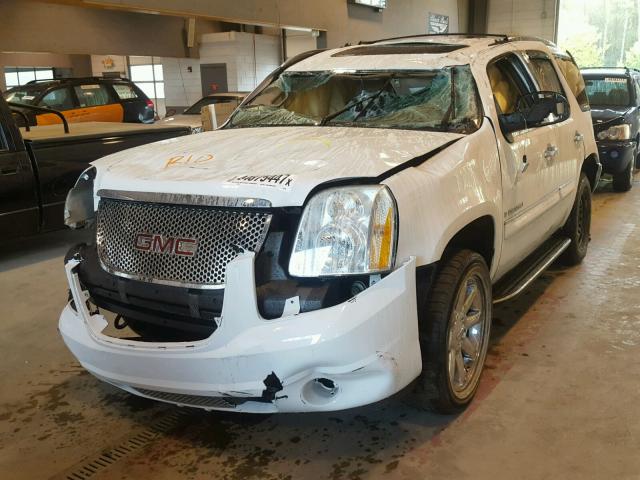 1GKFK63867J247704 - 2007 GMC YUKON DENA WHITE photo 2