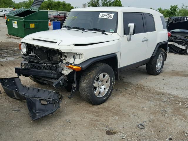 JTEBU4BF6AK073509 - 2010 TOYOTA FJ CRUISER WHITE photo 2