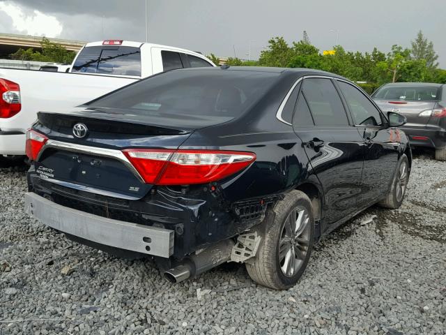 4T1BF1FK6GU154233 - 2016 TOYOTA CAMRY LE Blau Foto 4