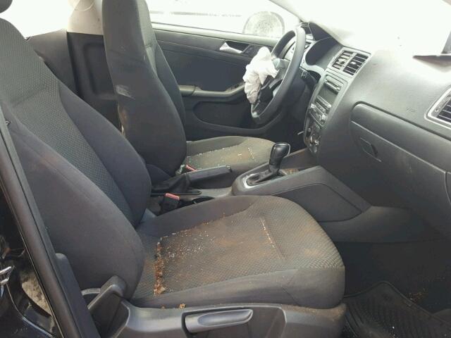 3VW2K7AJ4EM327859 - 2014 VOLKSWAGEN JETTA BASE Սև լուսանկար 5