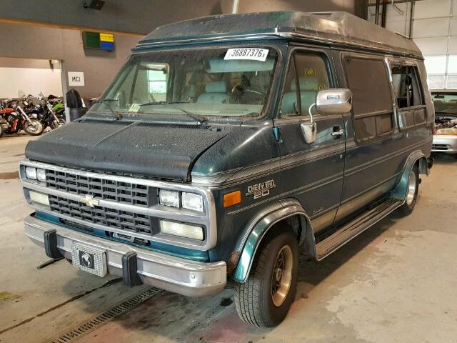 1GBEG25K6SF130246 - 1995 CHEVROLET G20 GREEN photo 2