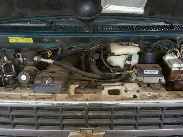 1GBEG25K6SF130246 - 1995 CHEVROLET G20 GREEN photo 9