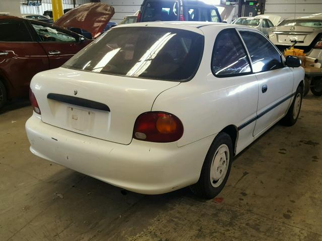 KMHVD14N4TU187838 - 1996 HYUNDAI ACCENT BAS WHITE photo 4