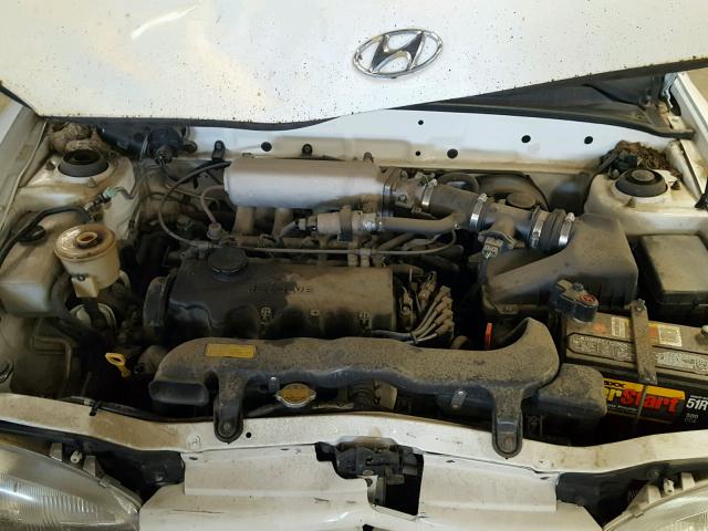 KMHVD14N4TU187838 - 1996 HYUNDAI ACCENT BAS WHITE photo 7