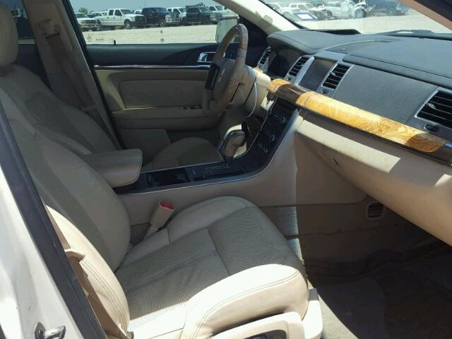 1LNHM93R69G605873 - 2009 LINCOLN MKS WHITE photo 5