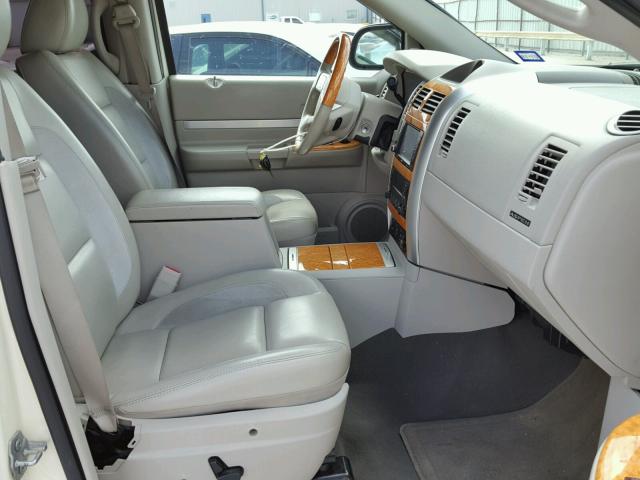 1A8HX582X8F122058 - 2008 CHRYSLER ASPEN LIMI WHITE photo 5