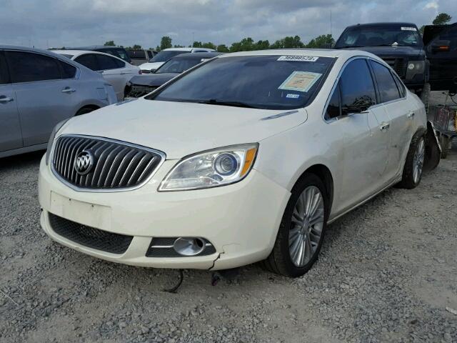 1G4PR5SK7D4180412 - 2013 BUICK VERANO CON WHITE photo 2