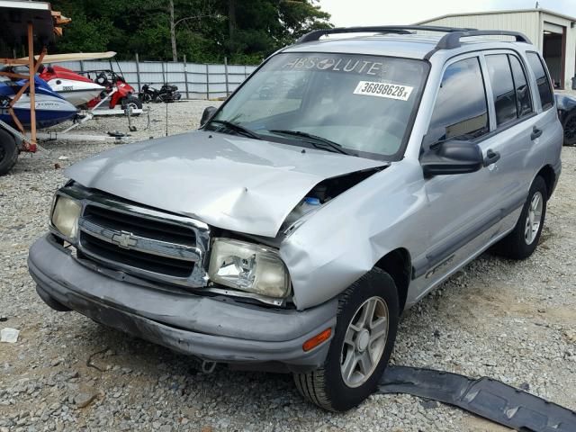 2CNBE13C536938055 - 2003 CHEVROLET TRACKER SILVER photo 2