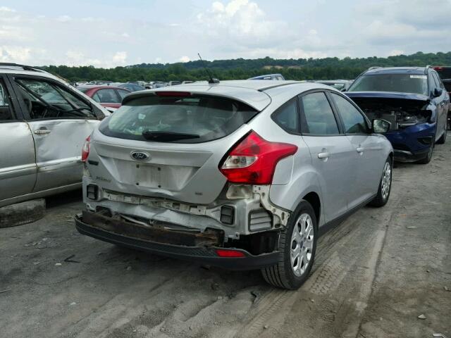 1FAHP3K2XCL191272 - 2012 FORD FOCUS SE SILVER photo 4