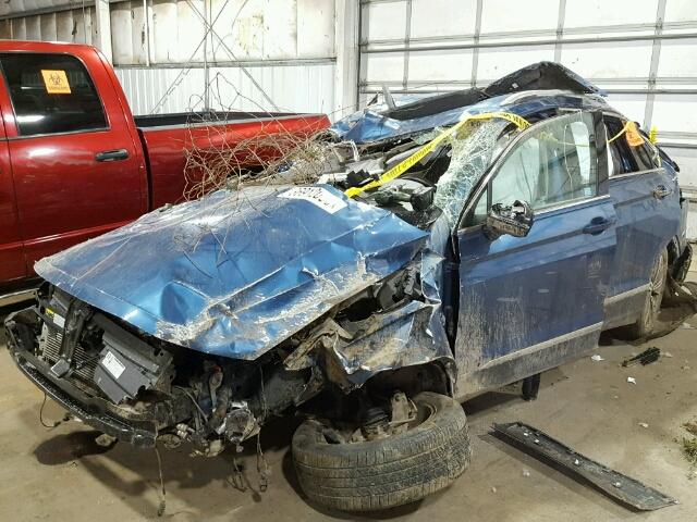 3VV2B7AX5JM012491 - 2018 VOLKSWAGEN TIGUAN SE Blau Foto 2