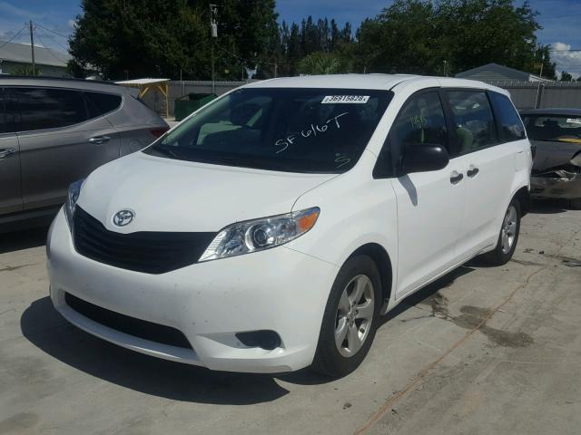 5TDZK3DC0GS755518 - 2016 TOYOTA SIENNA BAS WHITE photo 2