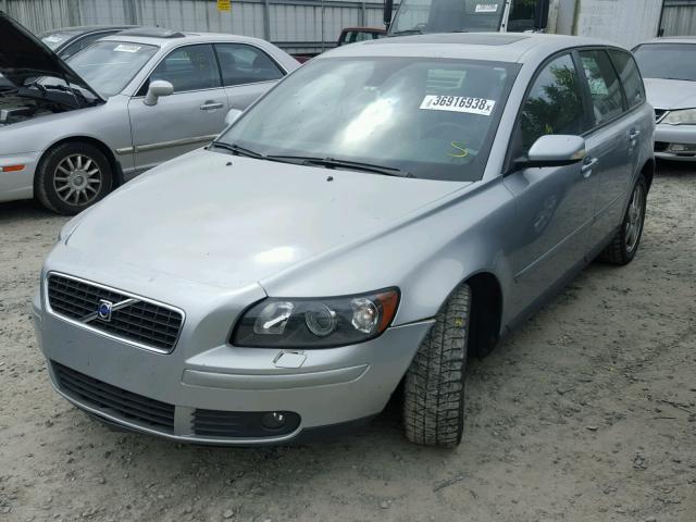 YV1MJ682362169041 - 2006 VOLVO V50 T5 SILVER photo 2