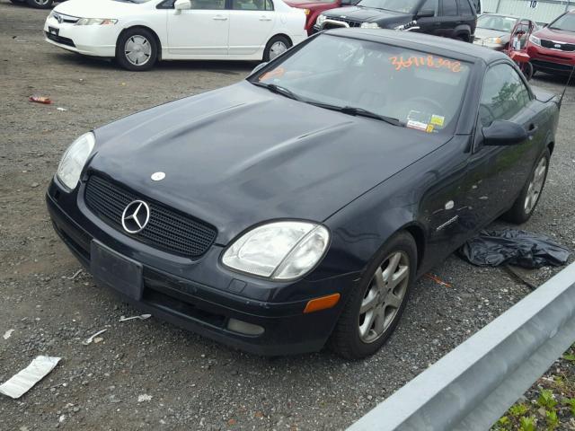 WDBKK47F4YF158708 - 2000 MERCEDES-BENZ SLK 230 KO BLACK photo 2