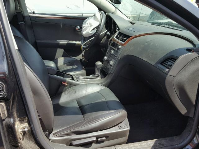 1G1ZE5E79BF271496 - 2011 CHEVROLET MALIBU LTZ შავი ფოტო 5