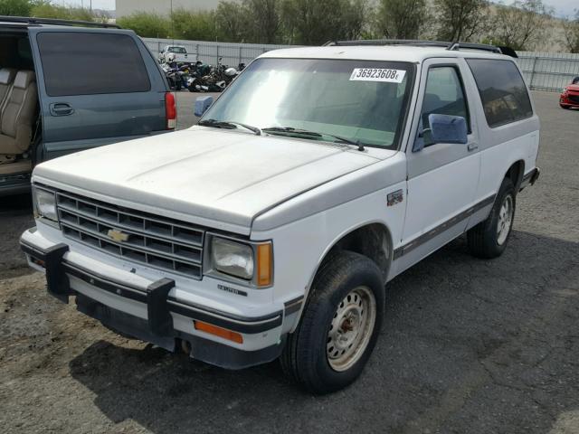 1G8CT18B6F8222773 - 1985 CHEVROLET S10 BLAZER WHITE photo 2