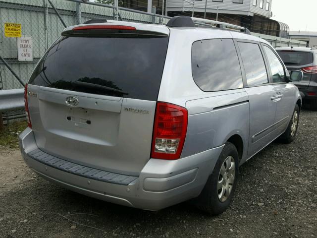 KNDMC233886051040 - 2008 HYUNDAI ENTOURAGE SILVER photo 4