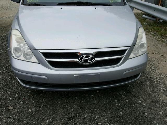 KNDMC233886051040 - 2008 HYUNDAI ENTOURAGE SILVER photo 9