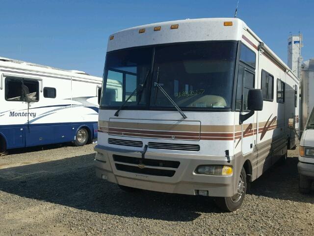 3FCNF53S1XJA28400 - 1999 FORD RV WHITE photo 2