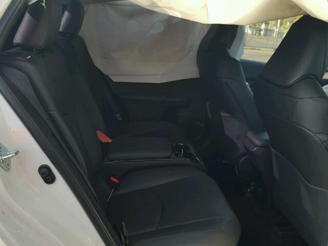 JTDKARFP2H3006259 - 2017 TOYOTA PRIUS PRIM 白色 照片 6