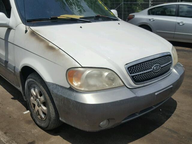 KNDUP132656683004 - 2005 KIA SEDONA EX WHITE photo 9