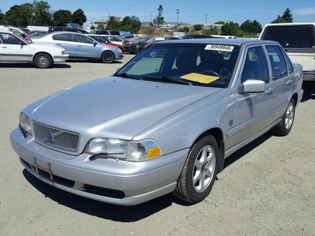 YV1LS55A2X2611680 - 1999 VOLVO S70 SILVER photo 2