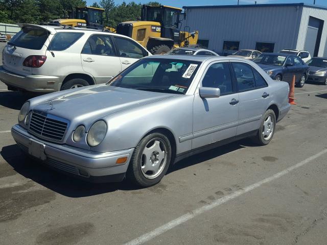 WDBJF72F4VA300704 - 1997 MERCEDES-BENZ E 420 GRAY photo 2