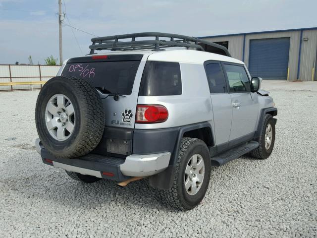 JTEZU11F370001623 - 2007 TOYOTA FJ CRUISER SILVER photo 4