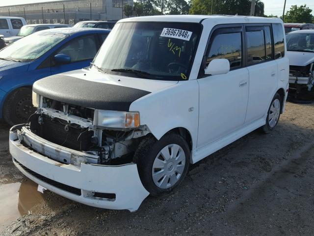 JTLKT334464118090 - 2006 TOYOTA SCION XB WHITE photo 2