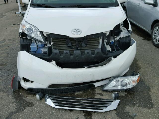 5TDYK3DCXCS213042 - 2012 TOYOTA SIENNA XLE WHITE photo 9